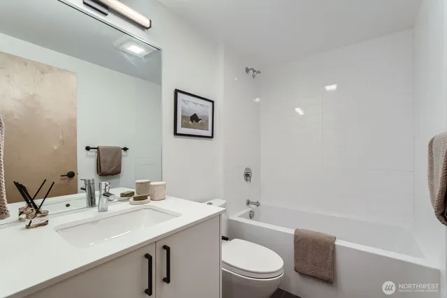 $1,379,990 | 511 Howe Street, Unit A, Seattle, WA 98109