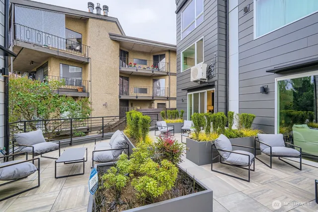 $1,379,990 | 511 Howe Street, Unit A, Seattle, WA 98109