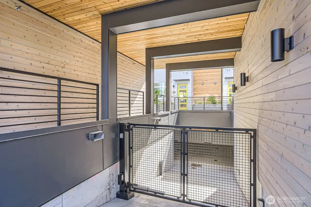 $1,379,990 | 511 Howe Street, Unit A, Seattle, WA 98109