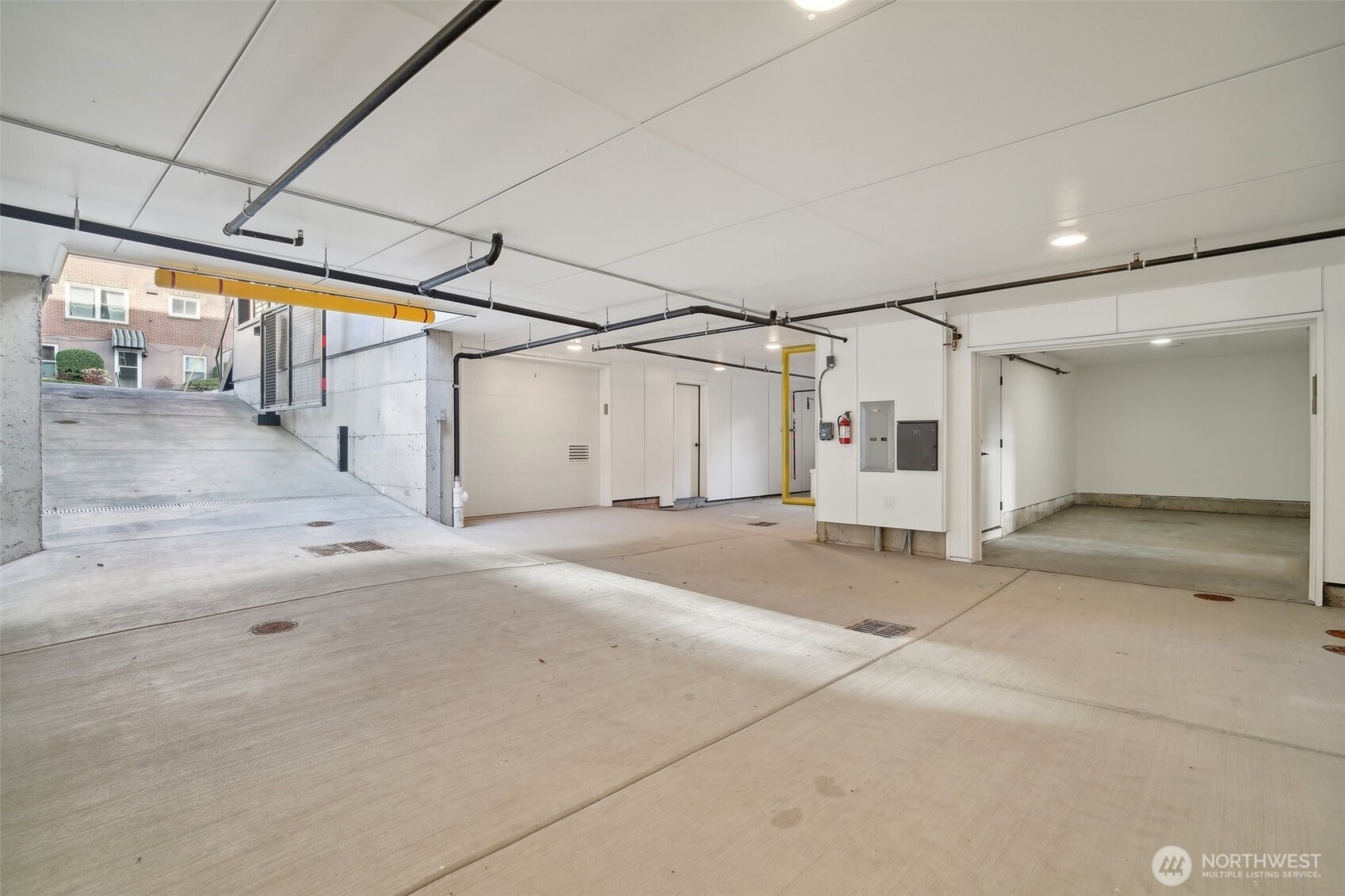 511 Howe Street, Unit A Seattle, WA 98109 - Photo 24 of 34