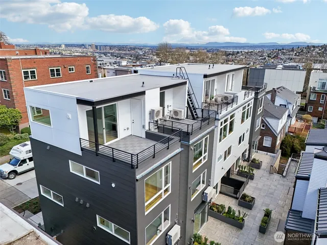 $1,379,990 | 511 Howe Street, Unit A, Seattle, WA 98109