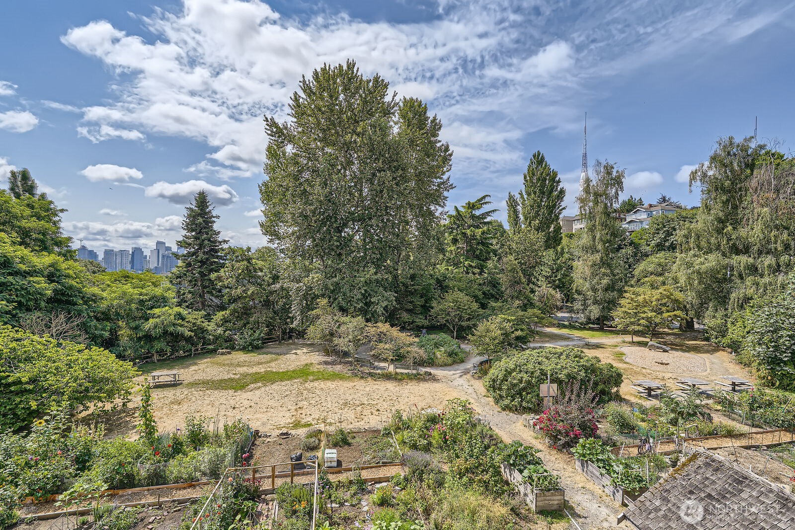 511 Howe Street, Unit A Seattle, WA 98109 - Photo 31 of 34