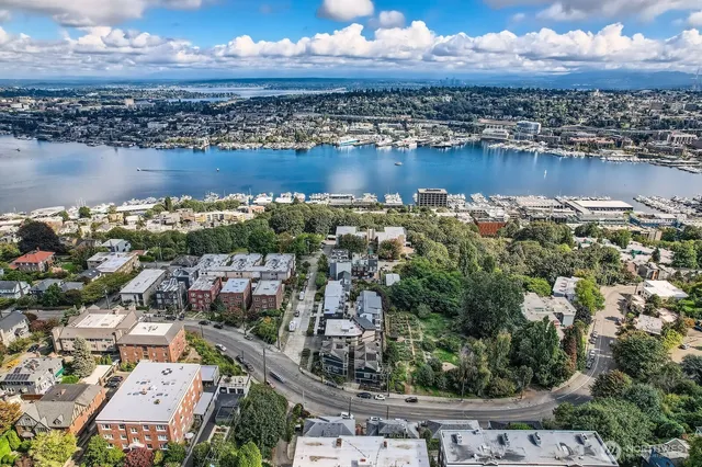 $1,379,990 | 511 Howe Street, Unit A, Seattle, WA 98109