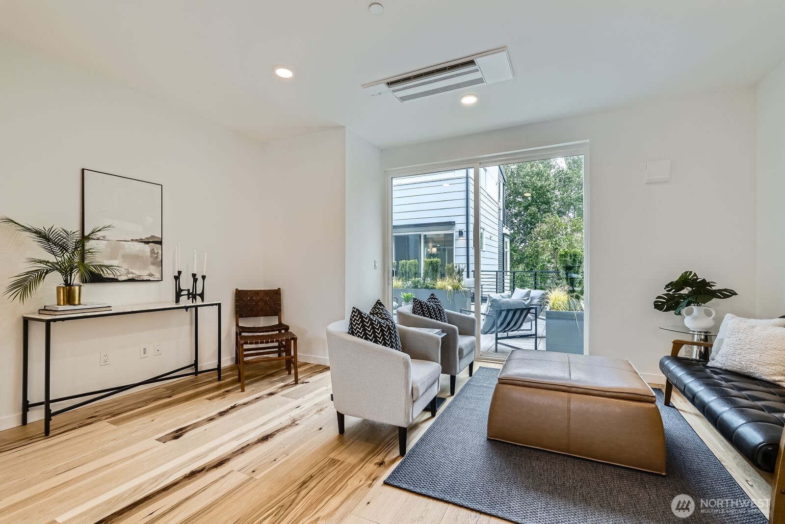 511 Howe Street, Unit A Seattle, WA 98109 - Photo 4 of 34