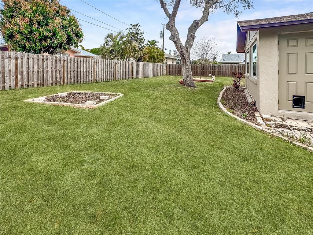 934 Fundy Road Venice, FL 34293 - Photo 8 of 11