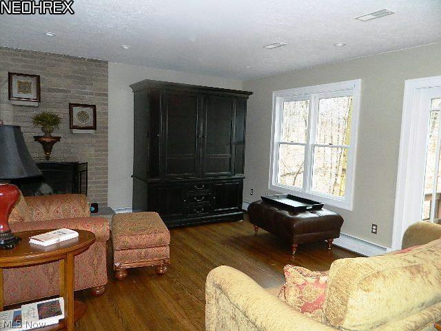 586 Center Road Hinckley, OH 44233 - Photo 5 of 25 Gallery Image 5