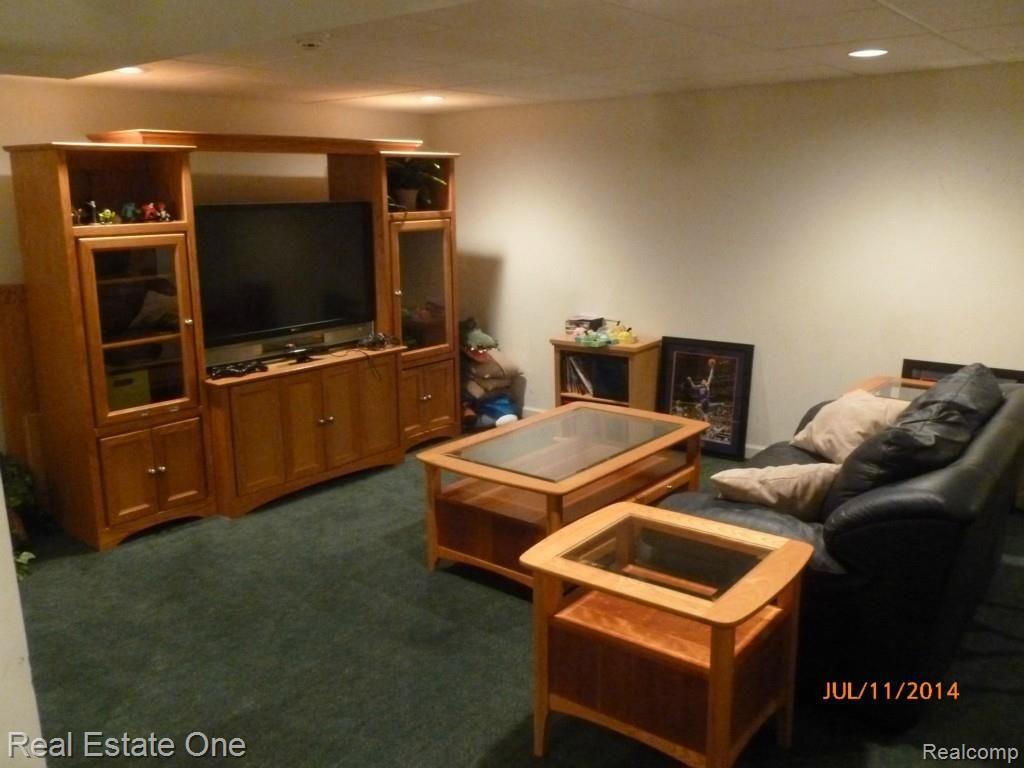 3383 Bonniebrook Court Rochester, MI 48306 - Photo 30 of 37 P1120912.jpg