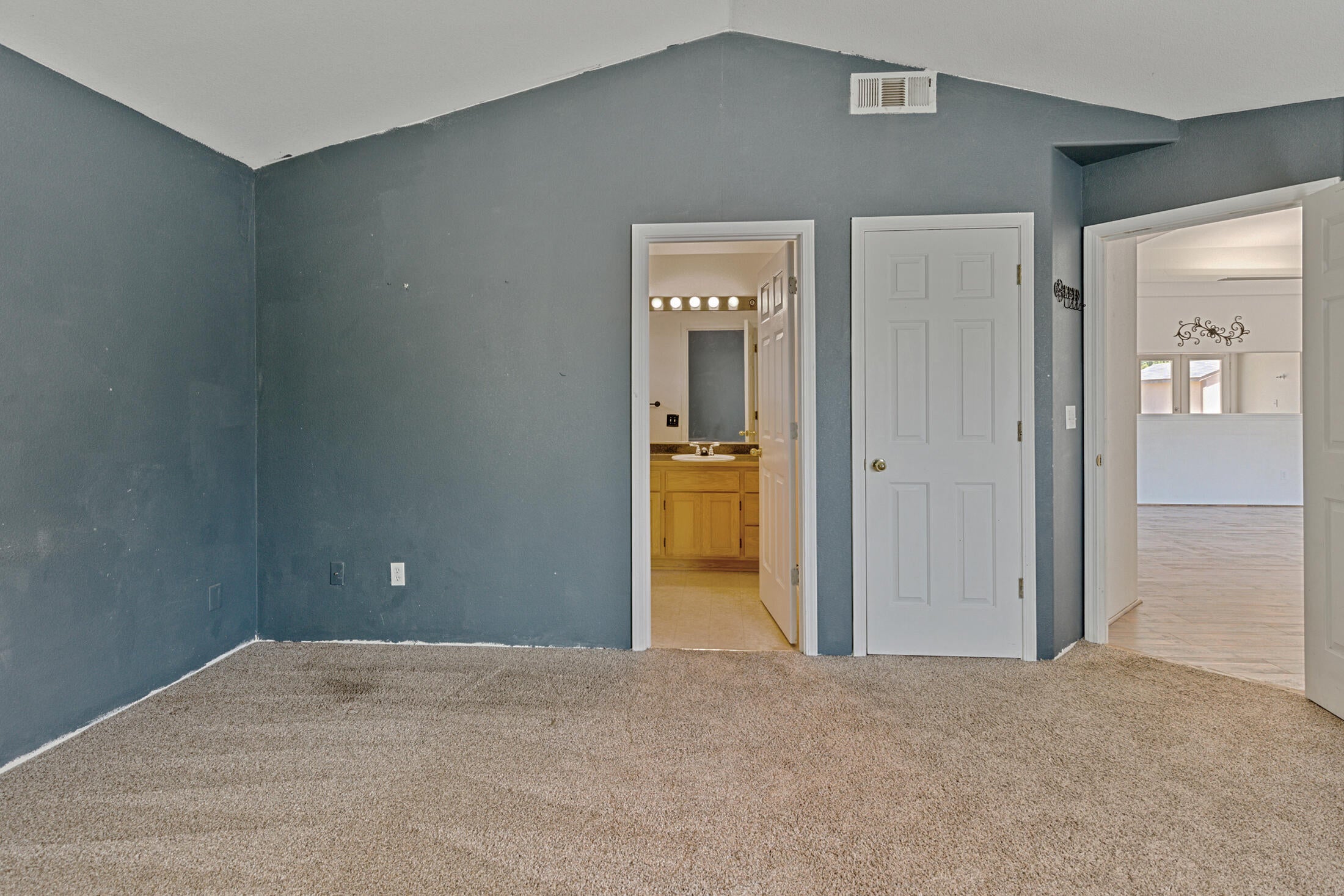 1238 West Harbeck Road Grants Pass, OR 97527 - Photo 12 of 26 0R1A3972