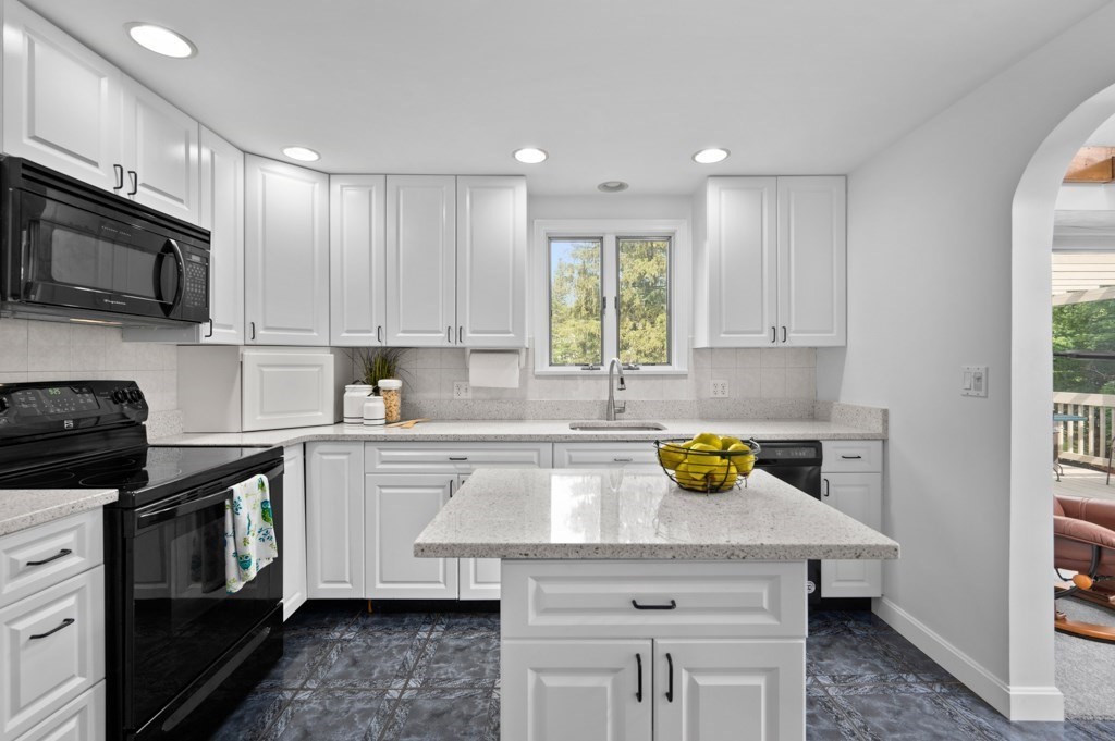 8 Erwin Road North Reading, MA 01864 - Photo 11 of 39 Gallery Image 11