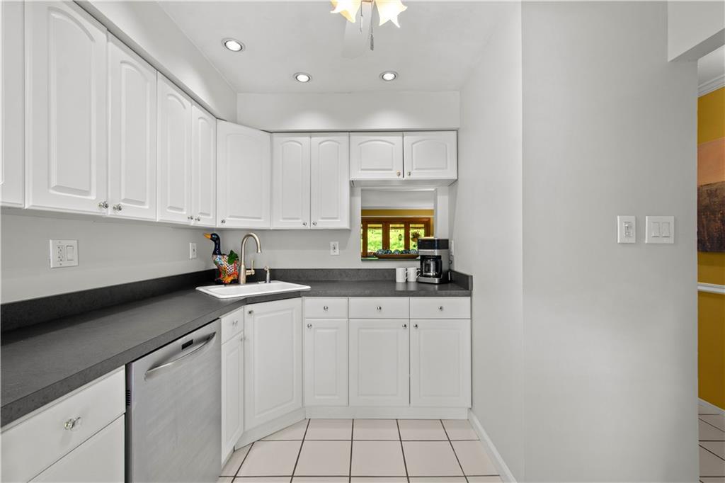2034 Swallow Hill Road, Unit 307 Pittsburgh, PA 15220 - Photo 11 of 25