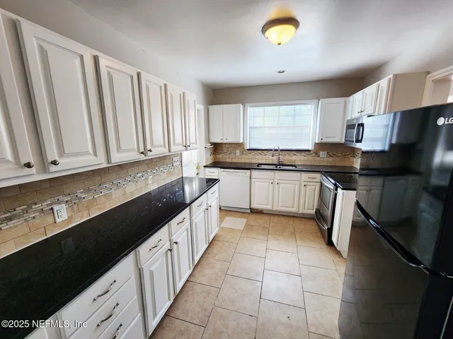 $1,375 | 3116 Belden Circle, Jacksonville, FL 32207