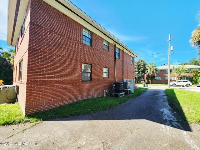 $1,375 | 3116 Belden Circle, Jacksonville, FL 32207