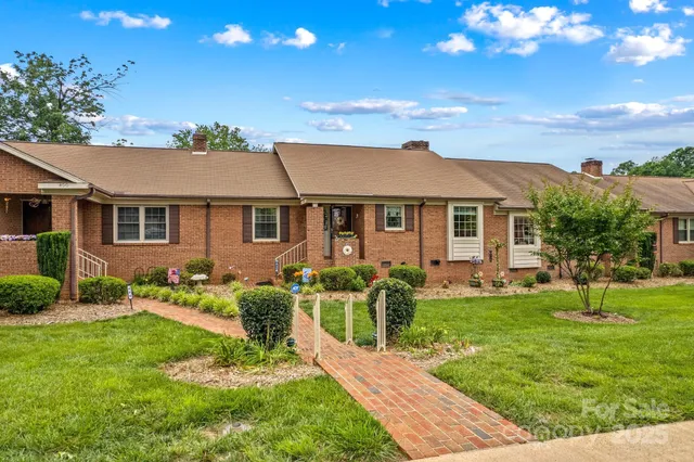 $317,500 | 402 Swaim Court, Salisbury, NC 28147