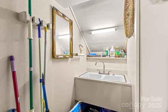 $317,500 | 402 Swaim Court, Salisbury, NC 28147