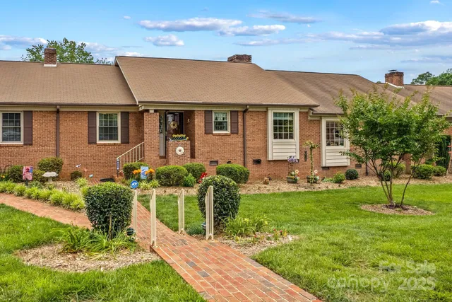 $317,500 | 402 Swaim Court, Salisbury, NC 28147