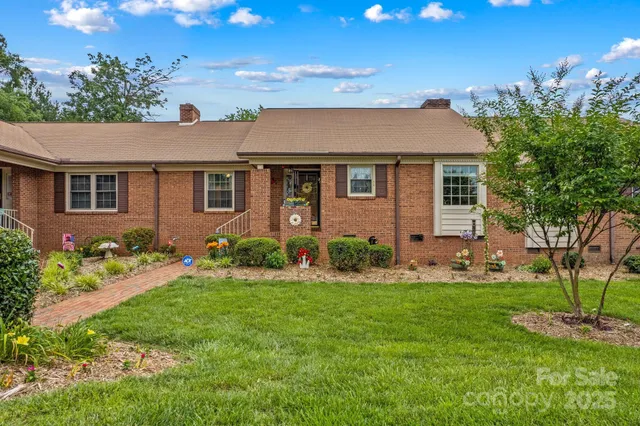 $317,500 | 402 Swaim Court, Salisbury, NC 28147