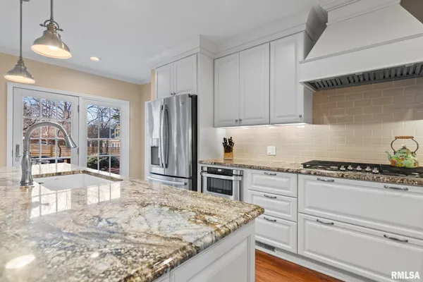 $799,000 | 10 Sunset Lane, Springfield, IL 62704