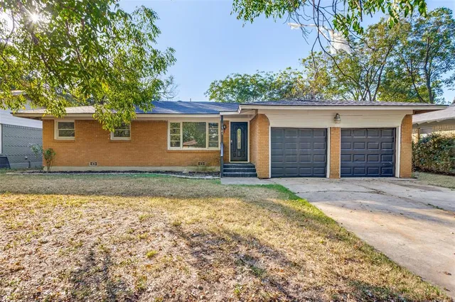 $1,699 | 1305 Southern Boulevard, Cleburne, TX 76033