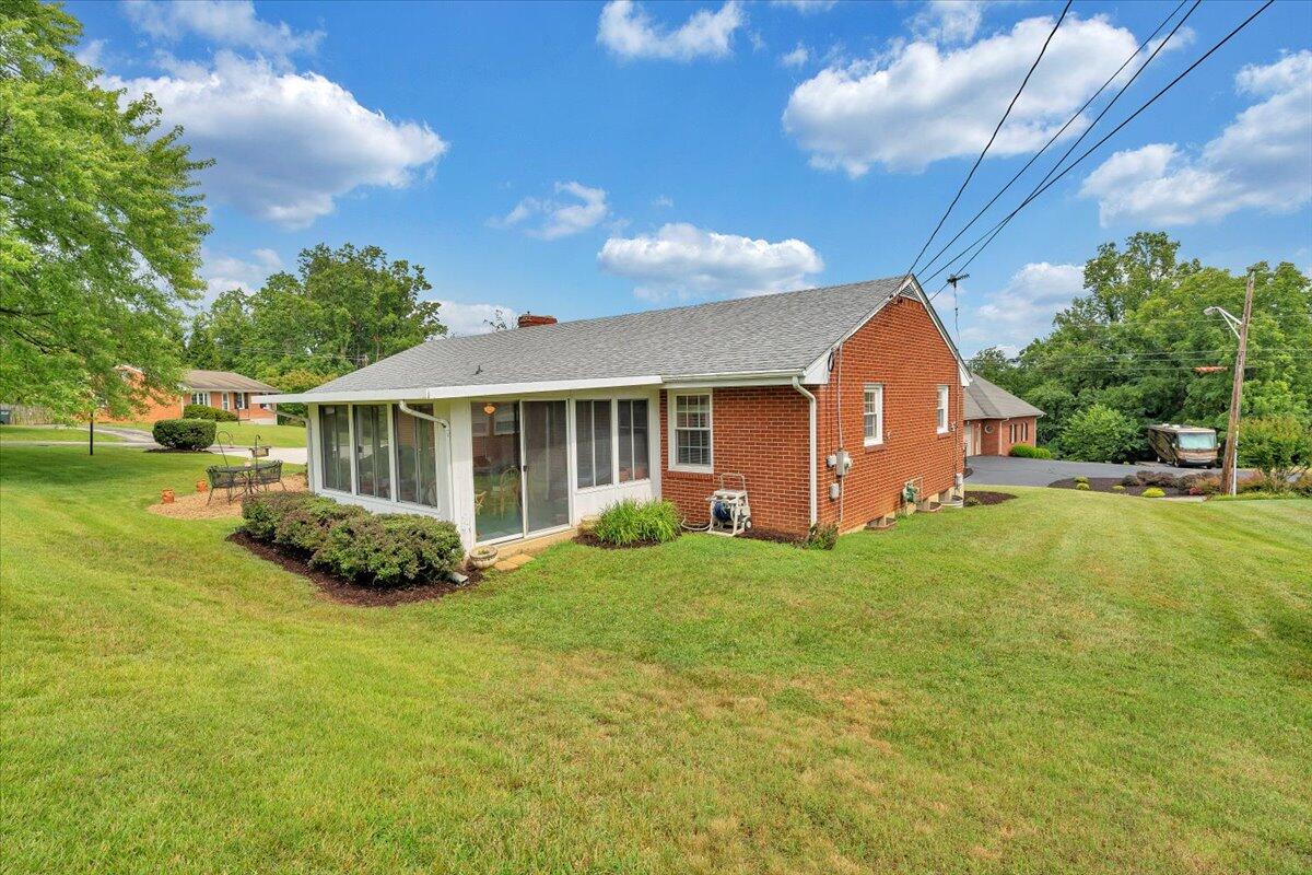 419 Diamond Road Salem, VA 24153 - Photo 35 of 76 37-MIB08709