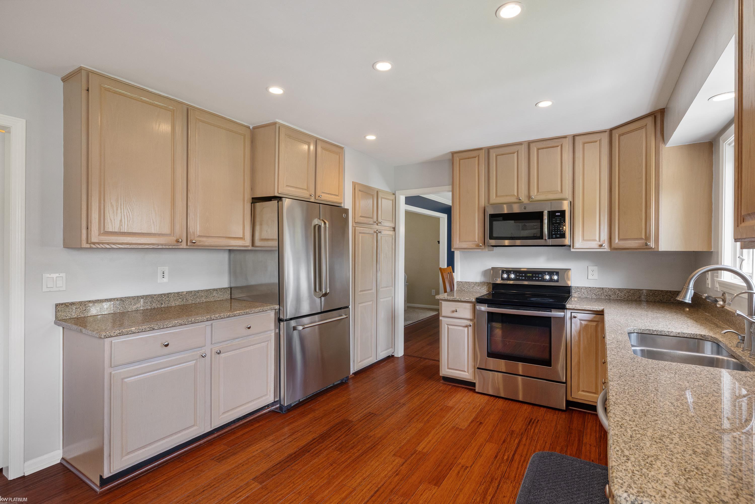 460 Abbey Wood Drive Rochester, MI 48306 - Photo 16 of 66