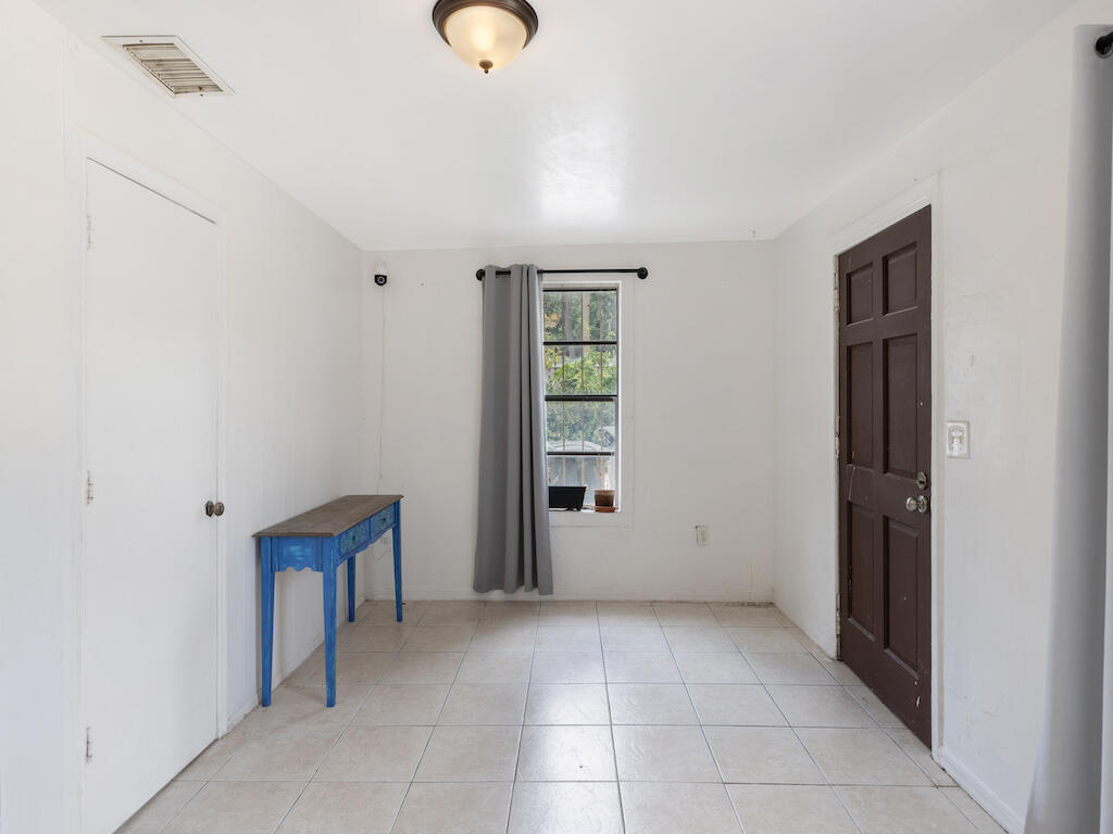 902 Boston Avenue Fort Pierce, FL 34950 - Photo 16 of 34 an empty room with windows