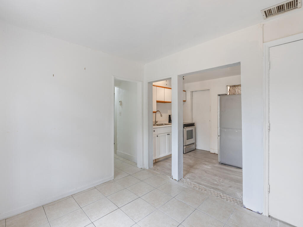 902 Boston Avenue Fort Pierce, FL 34950 - Photo 20 of 34 an empty room with closet and a window
