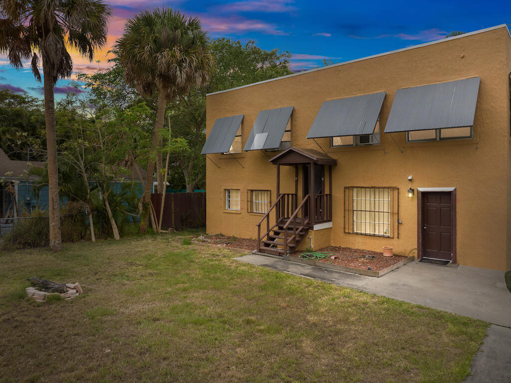 902 Boston Avenue Fort Pierce, FL 34950 - Photo 2 of 34 a front view of a house with a yard