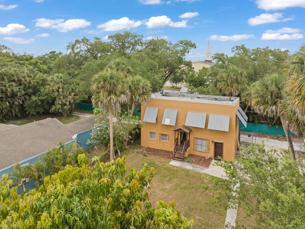 902 Boston Avenue Fort Pierce, FL 34950 - Photo 32 of 34 a view of a house with a yard