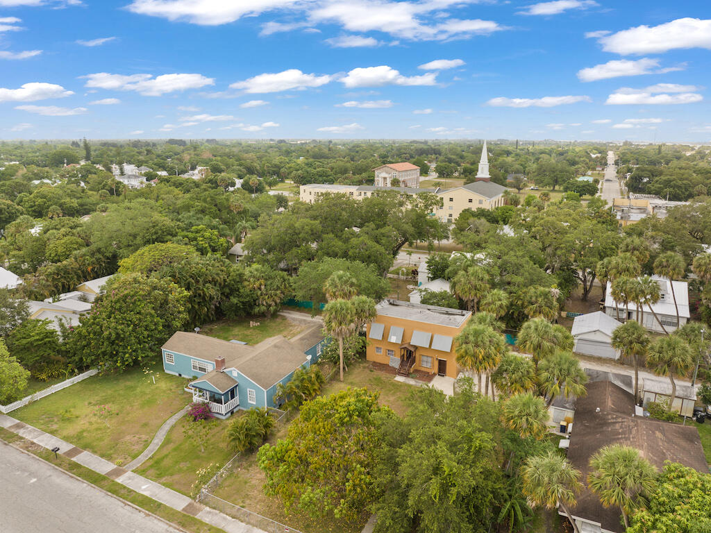902 Boston Avenue Fort Pierce, FL 34950 - Photo 33 of 34 an aerial view of a house with a yard and lake view