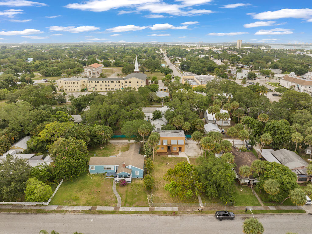 902 Boston Avenue Fort Pierce, FL 34950 - Photo 34 of 34 an aerial view of residential houses with outdoor space and street view