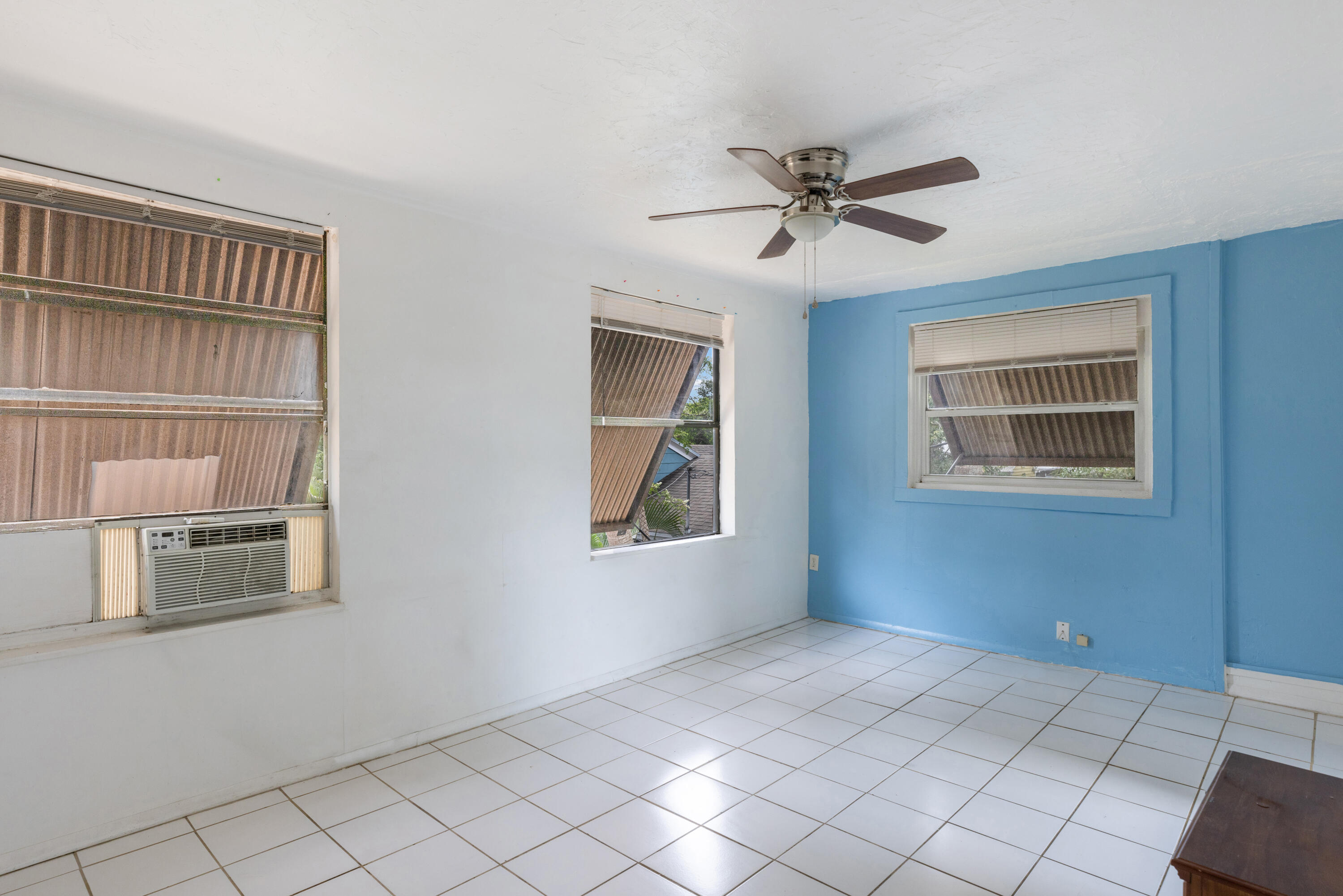 902 Boston Avenue Fort Pierce, FL 34950 - Photo 4 of 34 a view of an empty room with window and cabinet