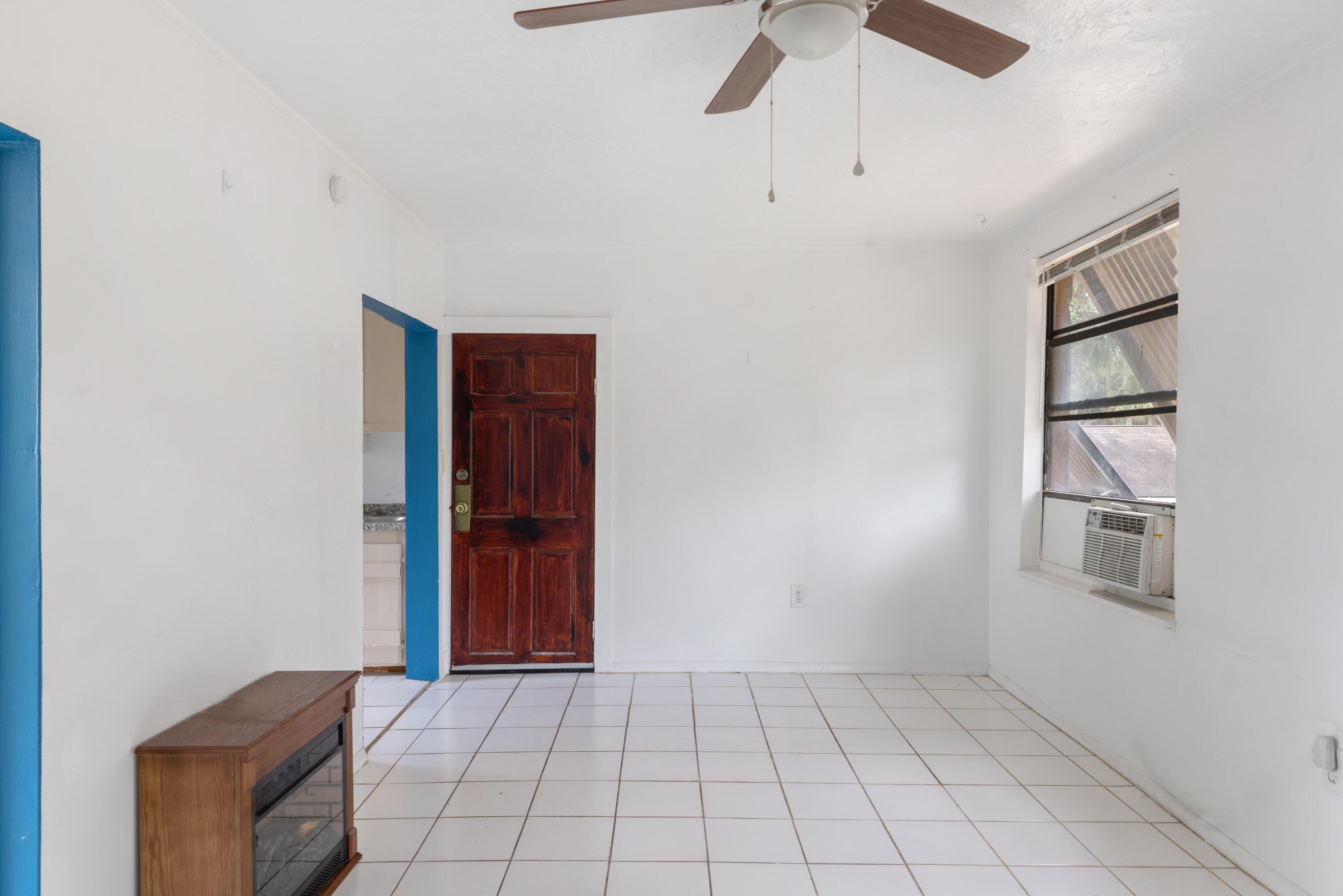 902 Boston Avenue Fort Pierce, FL 34950 - Photo 7 of 34 a view of an empty room and window