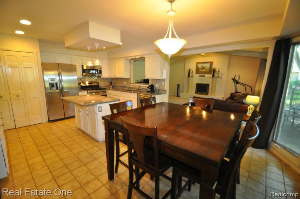 2850 Kilburn Court Rochester, MI 48306 - Photo 12 of 30 10.jpg