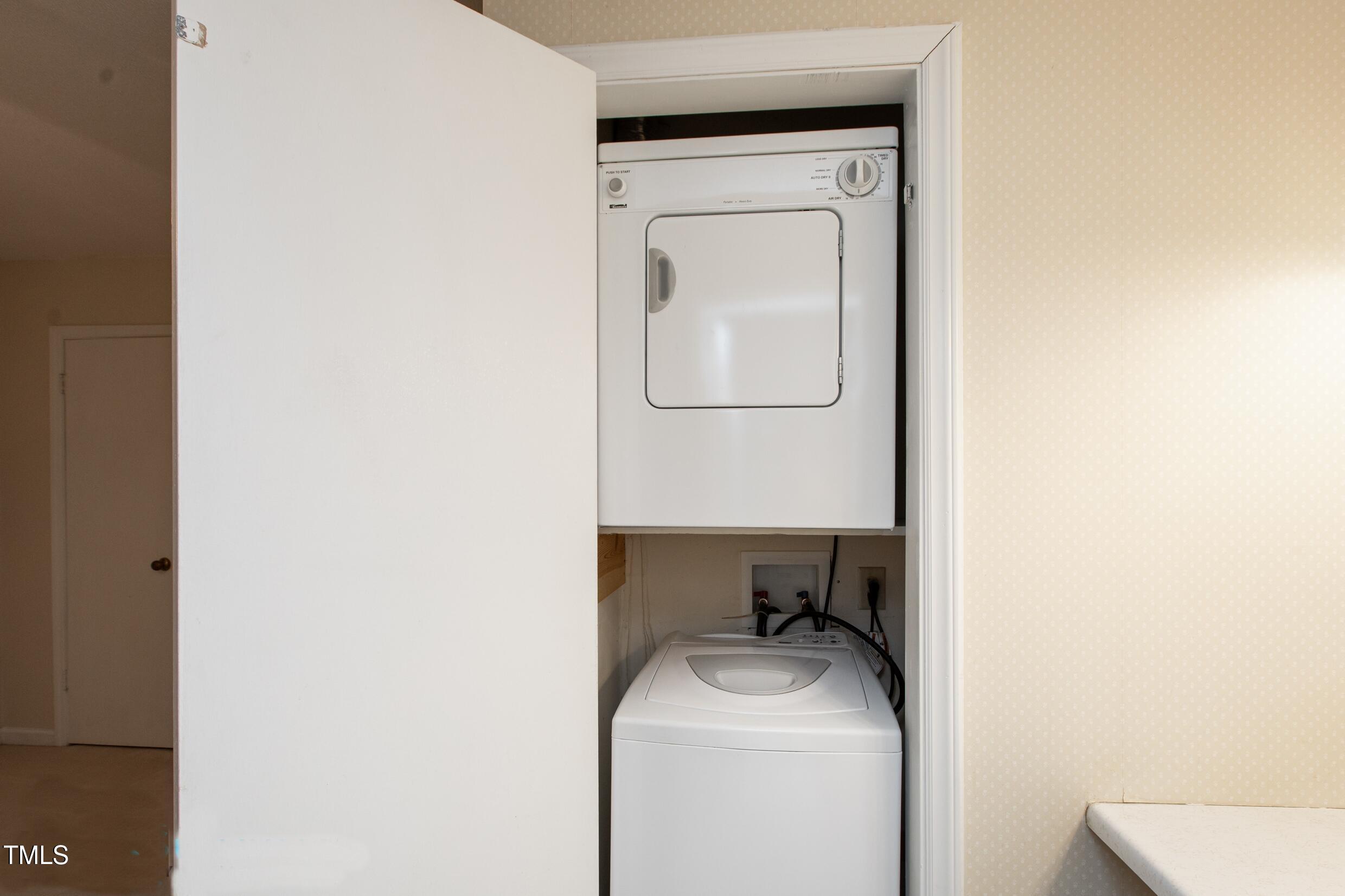 6409 New Market Way Raleigh, NC 27615 - Photo 22 of 25 Laundry