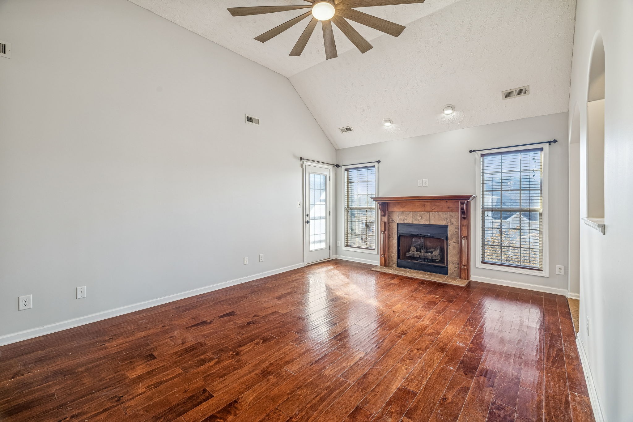 1438 Raven Road Clarksville, TN 37042 - Photo 6 of 38 Gallery Image 6