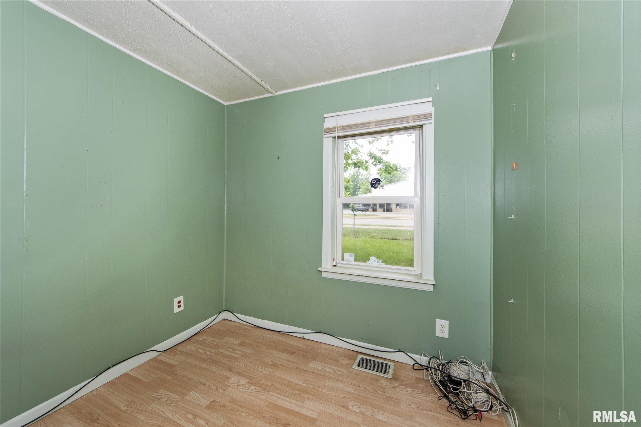2377 Washington Road Washington, IL 61571 - Photo 16 of 28 Gallery Image 16