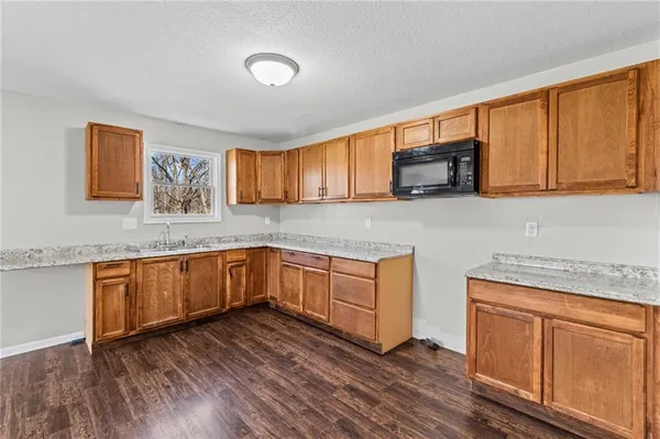 $235,000 | 8800 Southeast 69th Highway, Cameron, MO 64429
