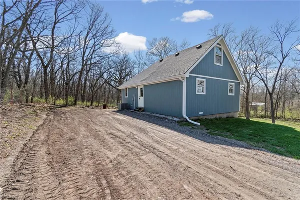 $235,000 | 8800 Southeast 69th Highway, Cameron, MO 64429