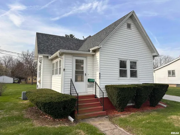 $84,900 | 840 East 4th Street, Galesburg, IL 61401
