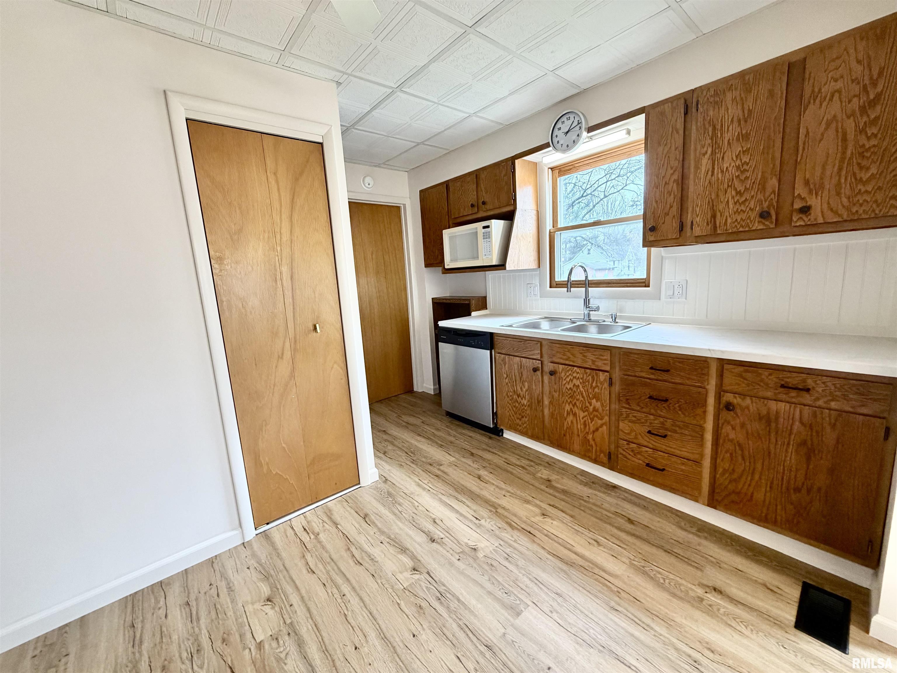 840 East 4th Street Galesburg, IL 61401 - Photo 11 of 27