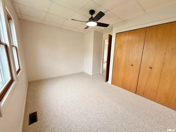 $84,900 | 840 East 4th Street, Galesburg, IL 61401