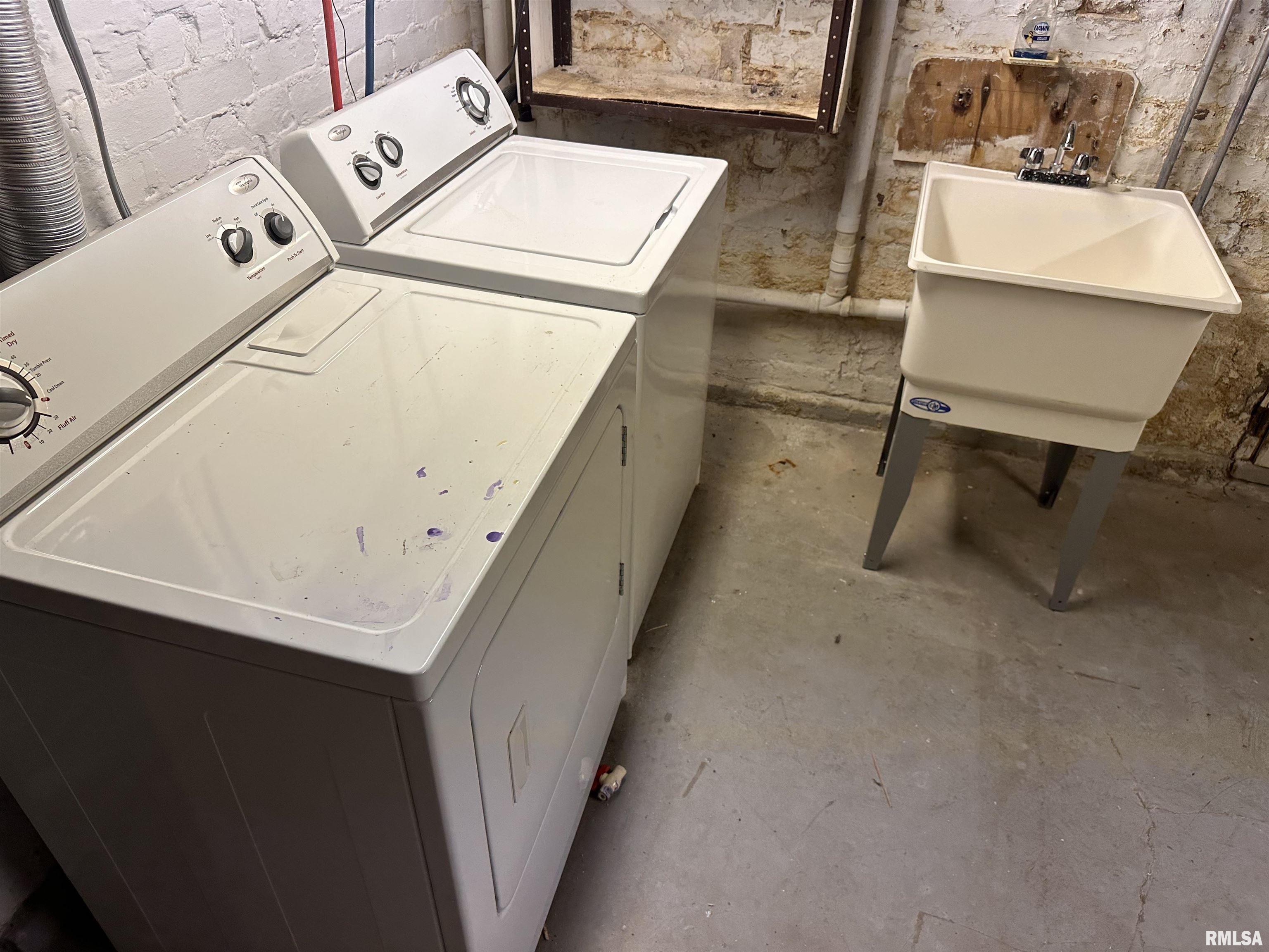 840 East 4th Street Galesburg, IL 61401 - Photo 18 of 27