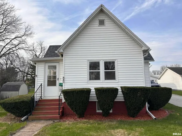 $84,900 | 840 East 4th Street, Galesburg, IL 61401