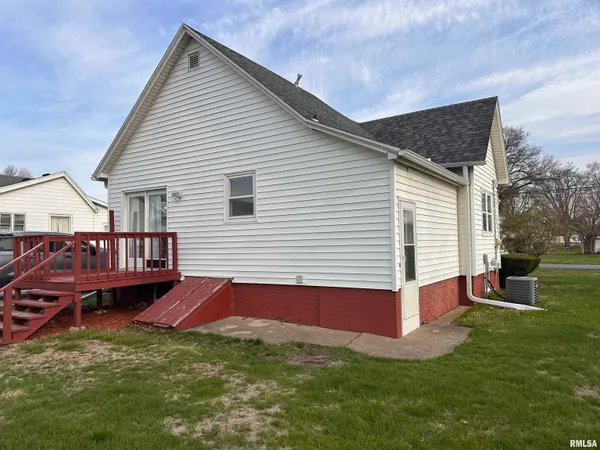 $84,900 | 840 East 4th Street, Galesburg, IL 61401