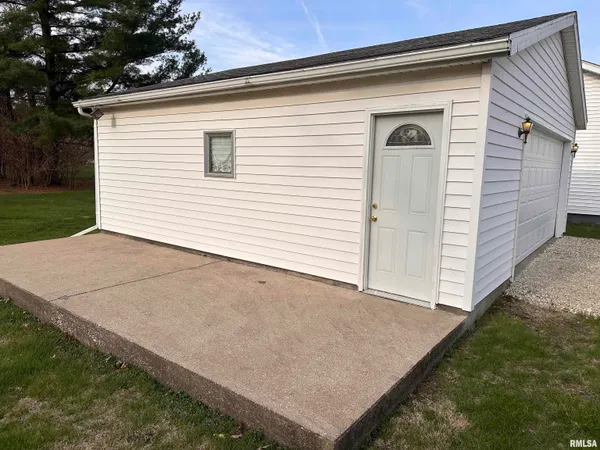 $84,900 | 840 East 4th Street, Galesburg, IL 61401