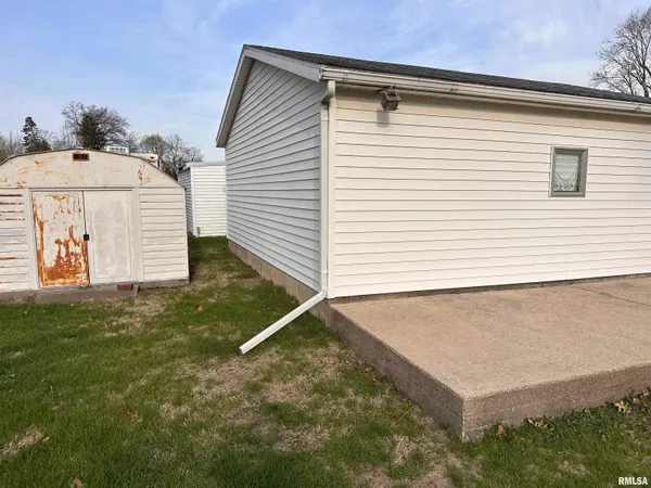 $84,900 | 840 East 4th Street, Galesburg, IL 61401