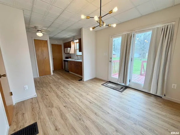 $84,900 | 840 East 4th Street, Galesburg, IL 61401