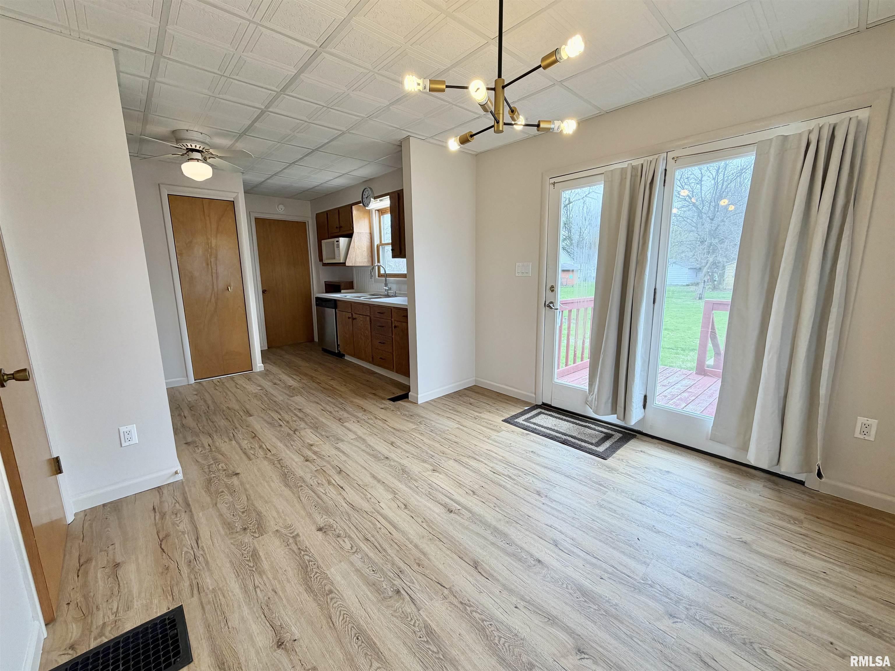 840 East 4th Street Galesburg, IL 61401 - Photo 9 of 27