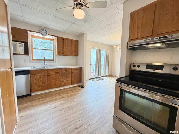 $84,900 | 840 East 4th Street, Galesburg, IL 61401