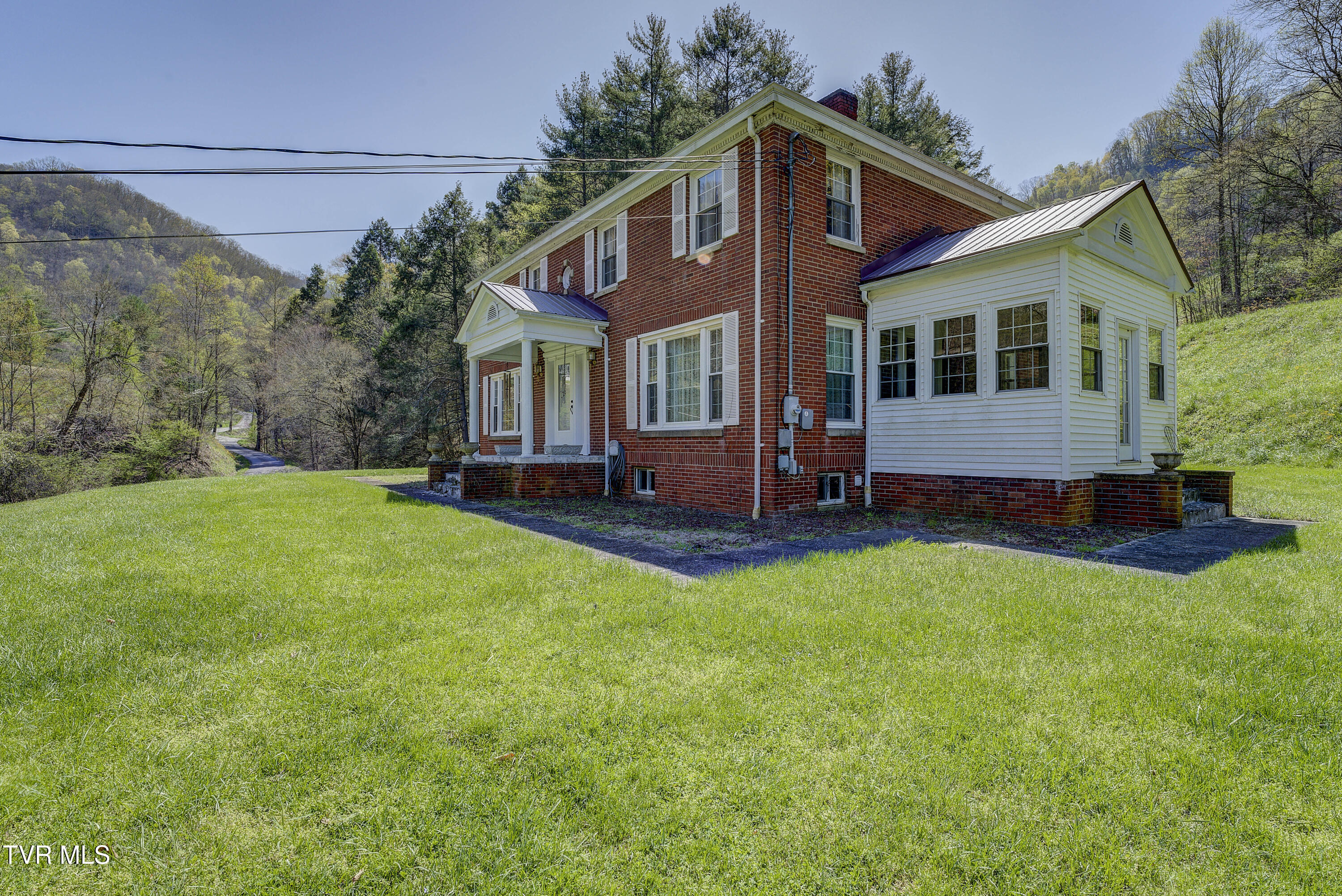 1290 Mott Branch Road Vansant, VA 24656 - Photo 4 of 62 Mott--57